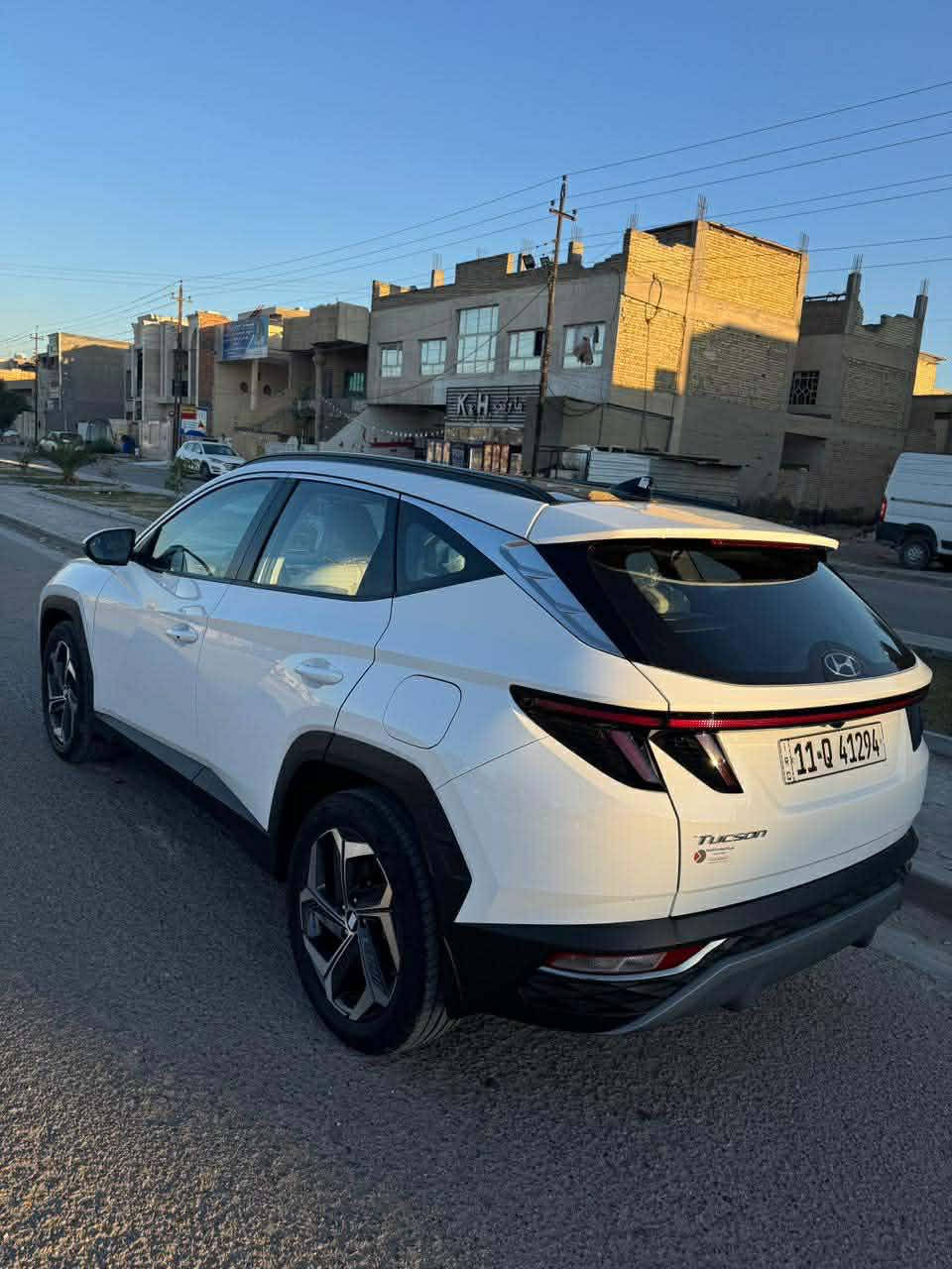 للبيع  او للمراوس توسان موديل 2024 ماشيه15  الف اخت الزيرو فول مواصفات مكفوله عده ملاحضات بسيطه بيها مال شارع 
بانوراما 
حساسات امامي خلفي 
بلوجكتر بي حساس ويه الستيرن يعتلك 
كشن جلد 
صندوق كهرباء 
كشن كهرباء 
شاشه لمس تدعم ابل كار بلي 
بردات خلفيه 
اربع وضعيات قياده 
شاشة اعطال 
وبعد بيها هواي مواصفات ممذكوره لان تجي السياره اخر فئه بل خليجي فول الفول السعر225 $ وبيها مجال قليل العنوان حي الجهاد للأستفسار الاتصال على الرقم ***********
