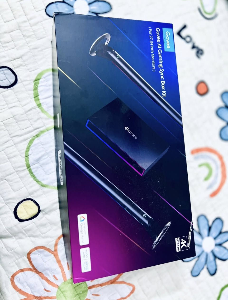 توفر من جديد
Govee Al Gaming Sync Box Kit 27-34🖥️
تقنية المزامنة بالذكاء الاصطناعي: يستخدم خوارزمية "CogniGlow" لتحليل إشارات الفيديو عبر HDMI ومزامنة الإضاءة فوراً مع أحداث اللعبة (مثل اختيار الشخصية أو القتالات) بدقة تصل إلى 99%.
دعم الدقة والسرعة: يدعم دقة 4K بمعدل تحديث 60 هيرتز، ودقة 2K بمعدل 144 هيرتز، و 1080p بمعدل يصل إلى 240 هيرتز، مع دعم تقنيات HDR10+ و Dolby Vision.
المكونات: تتضمن الحزمة عادةً صندوق المزامنة (Sync Box)، وشريط إضاءة RGBIC يُثبت خلف الشاشة، بالإضافة إلى أعمدة إضاءة (Light Bars) جانبية.
التوافق والتحكم: يتوافق مع أجهزة الكمبيوتر ومنصات الألعاب (PlayStation, Xbox, Switch)، ويمكن التحكم به عبر تطبيق Govee Home أو الأوامر الصوتية (Alexa و Google Assistant).
المنافذ: يحتوي الصندوق على 3 مداخل HDMI ومخرج واحد، مما يسمح بالتبديل بين 3 أجهزة مختلفة.


**إذا كنت صاحب هذا الإعلان وتريد حذفه لأي سبب، رجاءا أرسل رسالة إلى الدعم الفني**