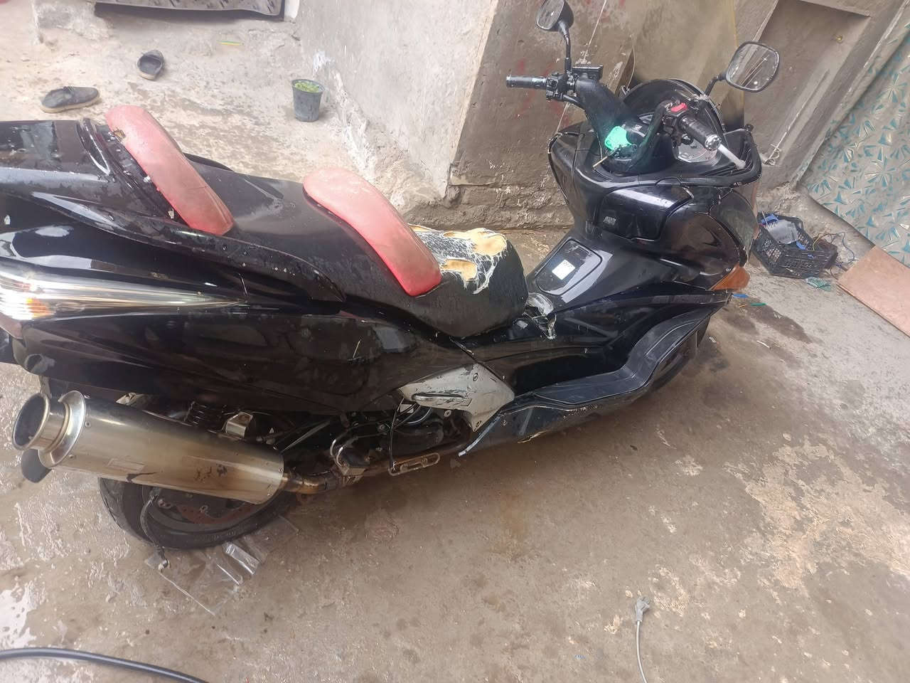 السلام عليكم دراجه سلفر ونج 600 دراجه البيع دراجه عفتها يومين اجيت اشغل ماكو ناريه أبيعها كوم حديد مكانها بغداد جكوك الاتصال ***********7
