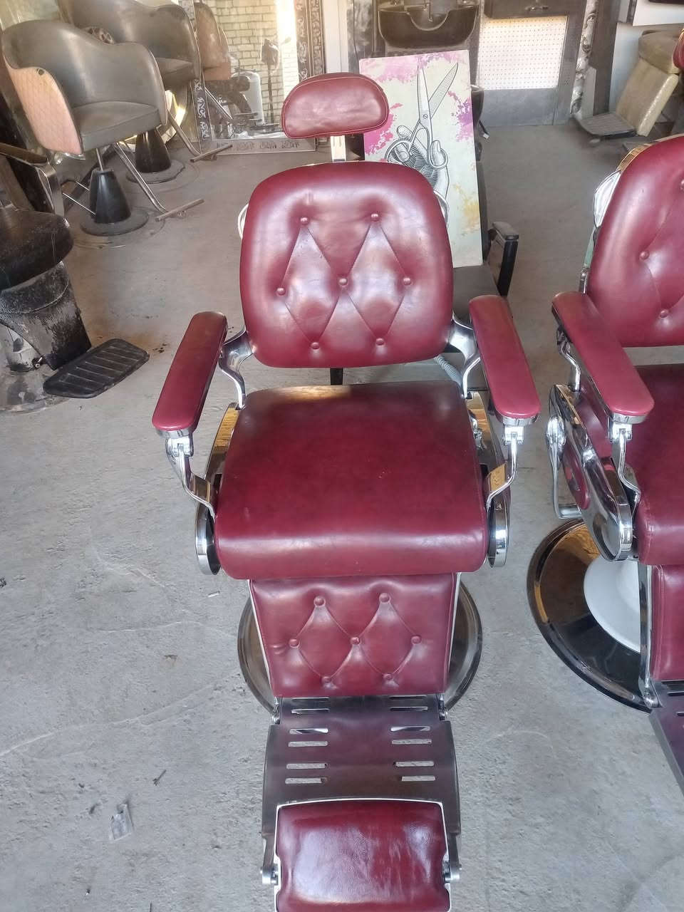 كراسي حلاقة ملكي درجه اولى نضافه 100٪ عدد 2 العنوان بابل مدينه القاسم *********** /***********
