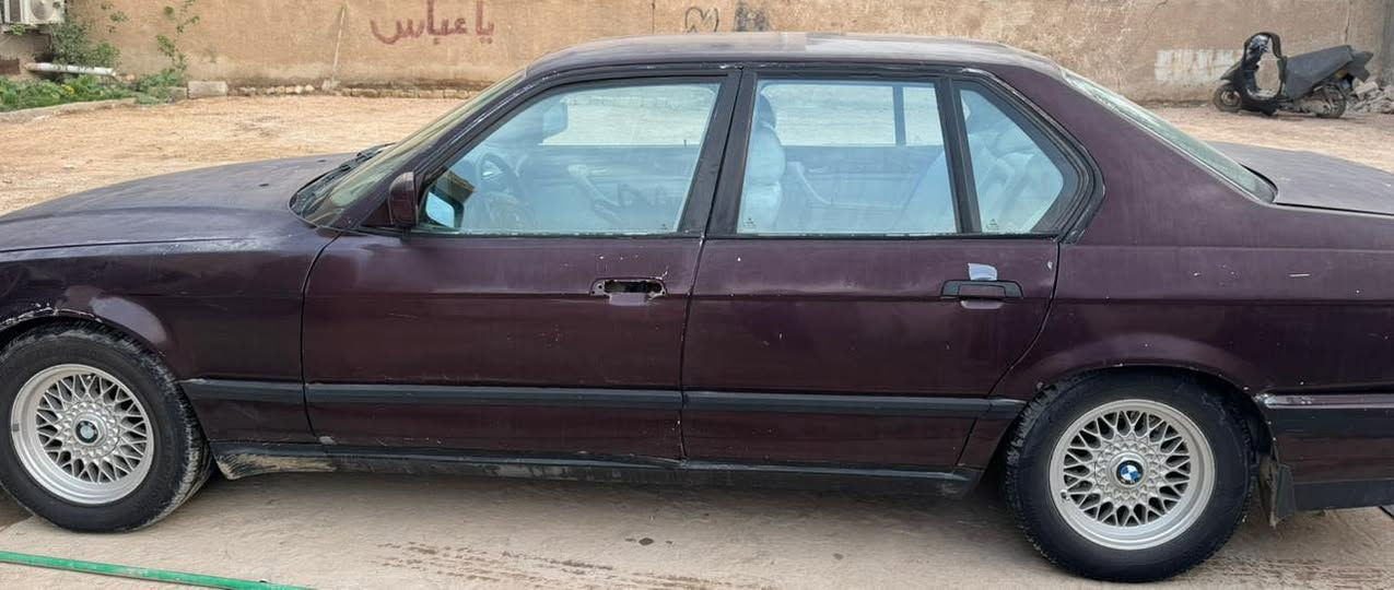 Bwm موديل 91 
وارد ياباني تبريد ثلج محرك كفاله كير كاسحه 
بدي ع صبغ الشركه 
ترايك للبصره وشكد بيك امشي

حجم 740 
سعر 55 وبيه مجال حك الجيه
غرفه جديده
كهربائيات كله شغاله 

متواجد ع الفيس 
وهذا رقم حمودي ‭٠٧٨٣ ٨٩٨ ٧٠٠٣‬
