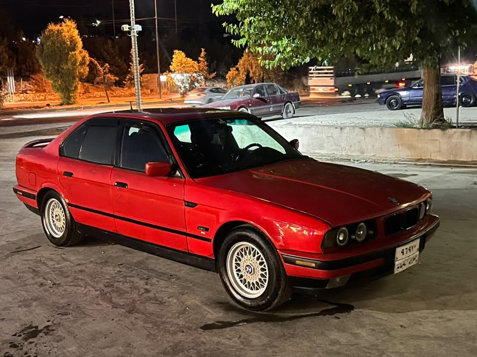 Bmw525
مۆدێل 1992
چوار تایەیی تازە بۆ گۆراوە 
چوارجام کارەبا 
شەش کەلە 
لایت کریستالی ناورەش و ئەلقە 
گێر ئۆتۆماتیک
سلاید 
ناورەش و ناوی داشبۆردی پاک ماوەتەوە 
سەنەوی بەسەرچوە و ١٨٠ هەزار غرامەی تێدایە دوای معامەلە بۆت دەگێرینەوە 
بەناوی خۆمانە کێشەی تەحویلی نیە 
نرخی 55گەلاو معامەلە 
چاملغی دوای سایەق بۆیاخە و چاملغی پێشەوەی سەکن گۆراوە 
سەیارەکە مالی دۆستە 
ئەگەر مشتەریت پەیوەندیم پێیوە بکە 
***********
شوێن: ناحییەی تەکیەی کاکەمەند / نزیک چەمچەمال
