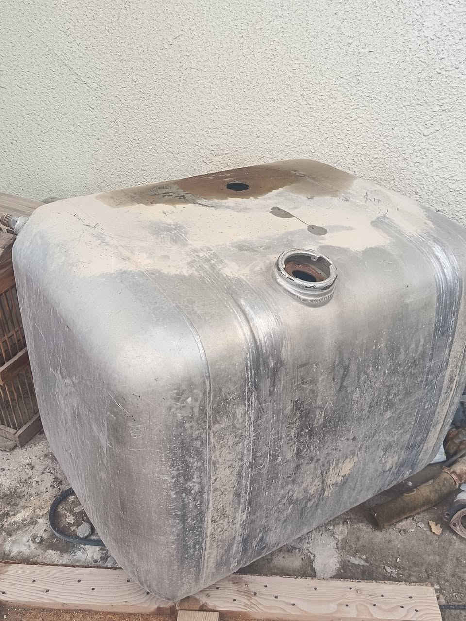 السلام عليكم تانكيات كاز اثنين هنه وقواعدهن 400لتر للبيع ***********
