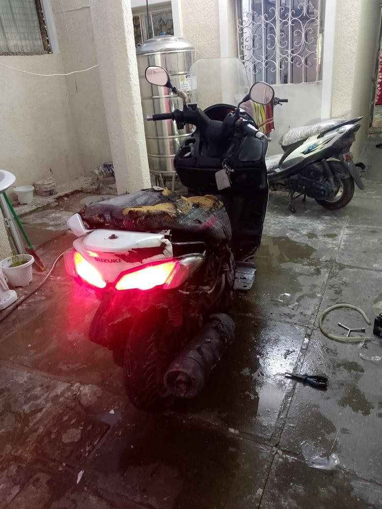 السلام عليكم ورحمة الله سكاي ولف مديل ٢٠١٨مكينه ٢٥٠ دراجه اخت  الجديده الدراجه صار بيهه حادث الله يجفيكم الشر طكت قنينه مال غاز بصفه وماعت الكفرات والكشن  والصونده مال بريك خلفي الدراجه مزوعه موصفات حساسات فول اي بي سي مانع انزلاق تدفئه يدات تدفئه كشن مثبت سرعه دراجه متروكه صار فوك السنه شغاله كلشي مابيهه فقط مكينه بيهه صوت زنجيل شلعه ومعدل اتخبل اورق كامله كمرك مدفوع سعر ٣٥٠ وبيهه مجال مكاني بغداد الحسينية مال رشديه
*********** وبيه مجال للطيبين مكلف بل نشر
