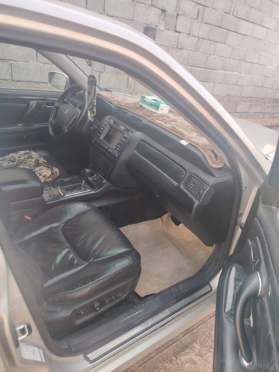 السلام عليكم سياره ادوات
سياره جنون لبيع سياره مفوله عده التنته كرستال 

كصه جنطه ارقام فقط اتصال ع الرقم *********** واتساب
السعر ع الخاص
