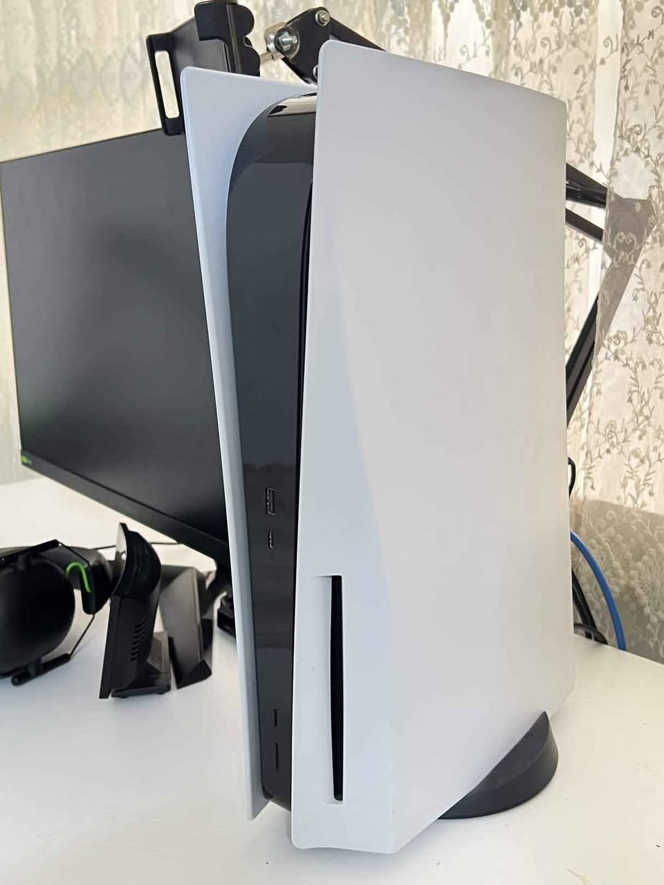 PS5 FAT Standard Edition + Plus Deluxe 1 sal
پلەی ٥ێکی شوێن دیسک نەکراوە کارتۆن و کامل ئەشیا و ستاندی بیلادی خۆی لەگەڵە پڵەسێکی دیلۆکسی ١ ساڵی لەگەڵە ٨ مانگی تیاماوە خۆی ٩ مانگە بەڵام من بە ٨ مانگی حیسابی دەکەم

شوێن هەڵەبجەی شەهید
گەیاندن لەسەر خۆمانە أربيل, العراق


**إذا كنت صاحب هذا الإعلان وتريد حذفه لأي سبب، رجاءا أرسل رسالة إلى الدعم الفني**