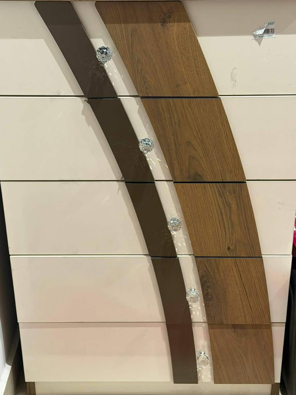 غرفه تركيه ٦ قطع اي ضرر ما بيها اريدها ع ٤٥٠ نظيفه كلش مكانها المنصور ما عندي توصيل


**إذا كنت صاحب هذا الإعلان وتريد حذفه لأي سبب، رجاءا أرسل رسالة إلى الدعم الفني**