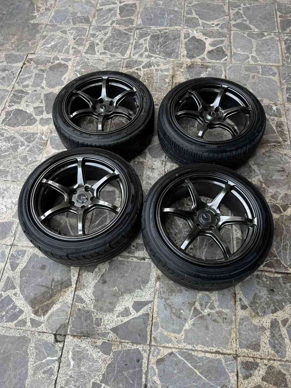 السلام عليكم
تخم وياله حجم 18  ماليزي اصلي 
يرهم كوري-ياباني-امريكي

مع تخم اطارات 

مكاني بغداد شارع فلسطين
عدي توصيل لكل المحافظات 
***********
***********
