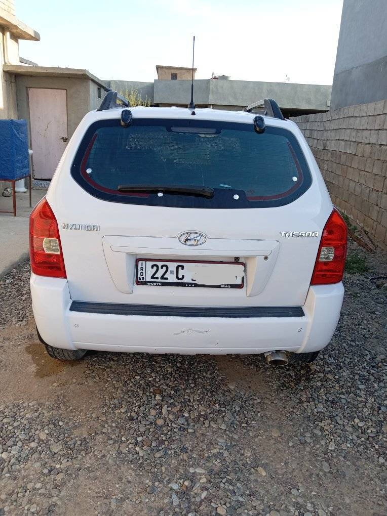 مكلف بالنشر للبيع توكسن 2009 رقم اربيل دولي سنويه لل29 هزه لشهر 8  2026 شرط التحويل تبريد ثلج محرك مامفتوح گير طخم امامي وخلفي اطارات سياره جاهزه الضرر موضح بالصور بيها اشويه حالوب بالسقف والبوندالسعر116 وبيها مجال بسيط ومراوس حسب القناعه هم يرهم العنوان القيارة قرية الزاوية الاتصال على صاحبها على الرقم ***********
