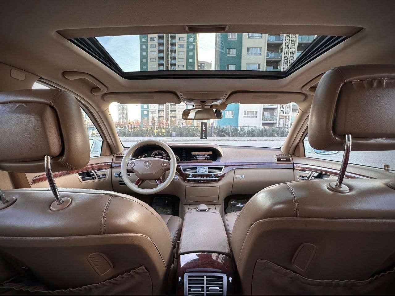 سعري 84$مه عامه له ***********
ميرسيدز s550 فول فول ساغ ساغ مواسه فات قه پات موديل 2009 ده عمو ليدراوي نيه بوياخي ايراقي نيه چوار تايه و ويلي لوك لوك نومونه له جواني گيرو مه كينه لوك به شه رتي فيته و چركه ي تيا نيه مالي دوسته له سليماينم سعري 84$ مه عامه له السليمانية, العراق
