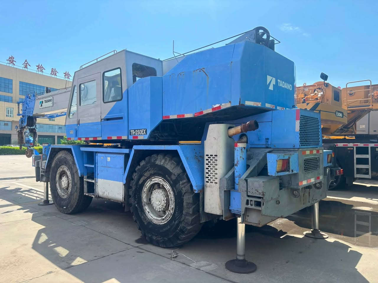 TADANO TR-250EX CRANE
For sale: Japanese original imported TADANO TR-250EX crane, equipped with Mitsubishi 6D14-T engine, 445/95R25 tires, and 4-wheel steering. Location: China. Contact: 
Whatsapp: +86 13526170326. 
Tel/WeChat: 86 13526170326.
#TADANO#CRANE 

出售日本原装进口TADANO TR-250EX 起重机，三菱6D14-T发动机，445/95R25轮胎，4轮转向。停放地点：中国。
联系方式：Whatsapp:+86 13526170326.            
电话/微信：86 13526170326（杨）
#起重机#吊车


**إذا كنت صاحب هذا الإعلان وتريد حذفه لأي سبب، رجاءا أرسل رسالة إلى الدعم الفني**