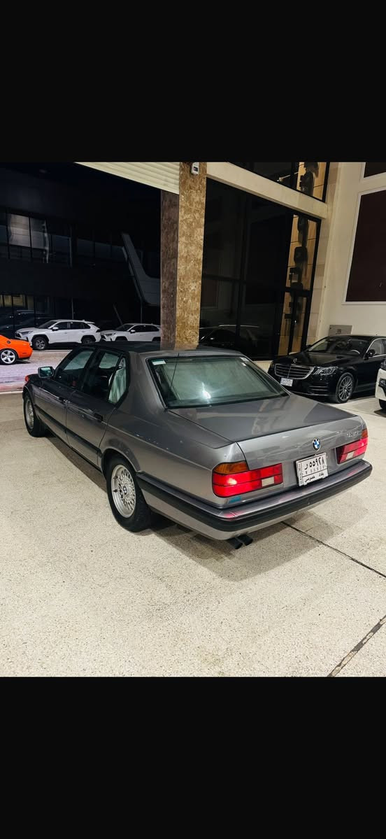 ‪بي ام موديل1991 السياره 5 بردات بلاد نضيفه السياره تجي تشوف وتفحص وتشلع عيني سعرها85 وبيها مجال مكاني شارع فلسطين ***********
