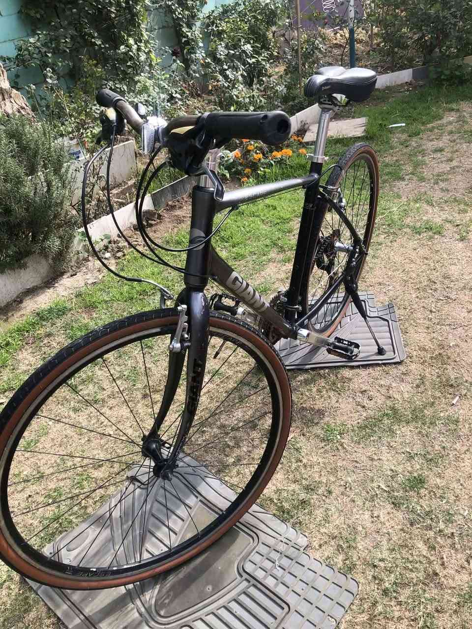 السلام عليكم
باسكل من نوع c700
ماركه جاينت 
الحجم 28
السرعات خلفي 7 امامي 3
موديل 2020
المعدن المنيوم 
لشه مضلع 
الباسكل كامل مابي اي نقص كله شغال ونضافته 90%
رقم ***********
