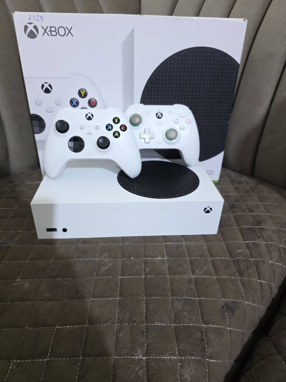اكس بوكس سيريس اس اصدار 2024جهاز جديد مستخدم شهر واحد بعده جديد يحتوي على 2جوستك وكارتونة بلادي شرط الفحص والضمان السعر 380وبي مجال للطيبين توصيل جميع المحافظات متوفر ***********
