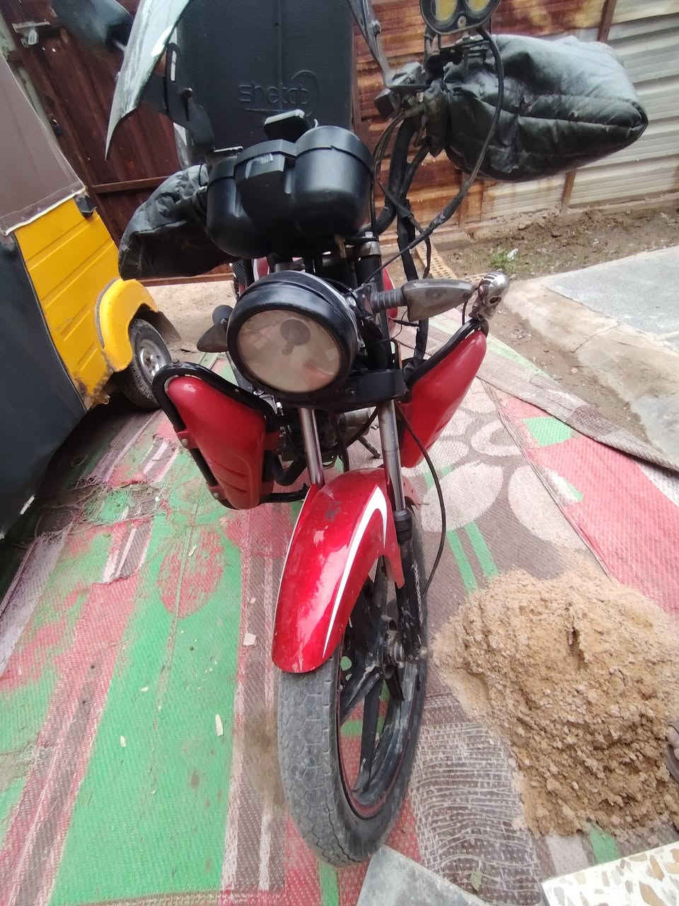 سلام عليكم دراجه شاينك موديل 23 شهر السادس دراجه مكفوله مكينته بغرغي ممفتوح بيه دراجه خير من الله وسعر خاص *********** مرقمه سنويه بسمي تحويل ثاني مراوس بوكسر عادي
