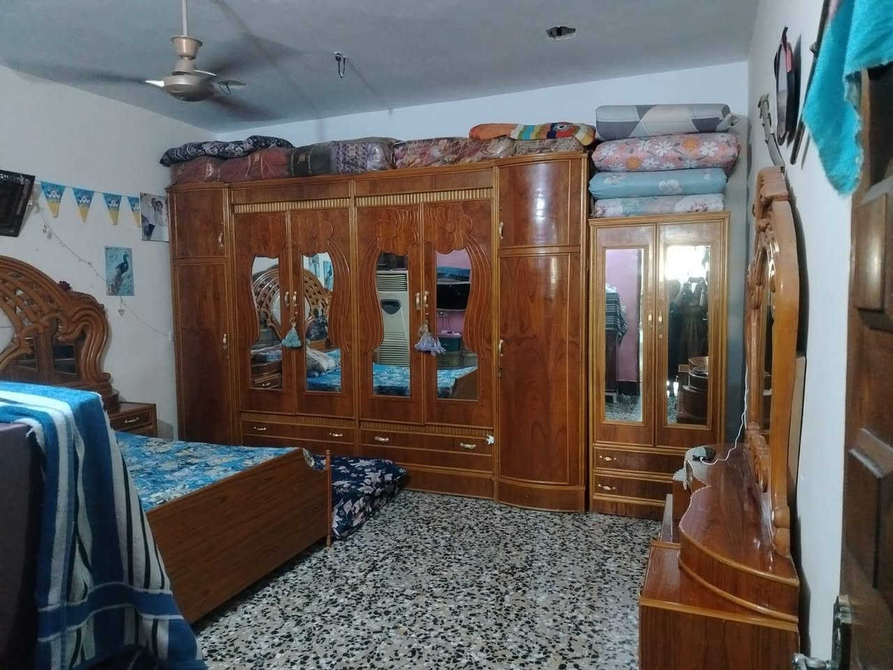 السلام عليكم 
مشتمل اللبيع بل راجديه قريب حسينيه مختار منطقه 7 نيسان زراعي سند 25 مساحه 104واجهه 4075نزال 20
بناء 2022 طرمه استقبال حولي خدمات غرفتين جوه مناسب مناسب 
الهاتف *********** ابو ريحانه
