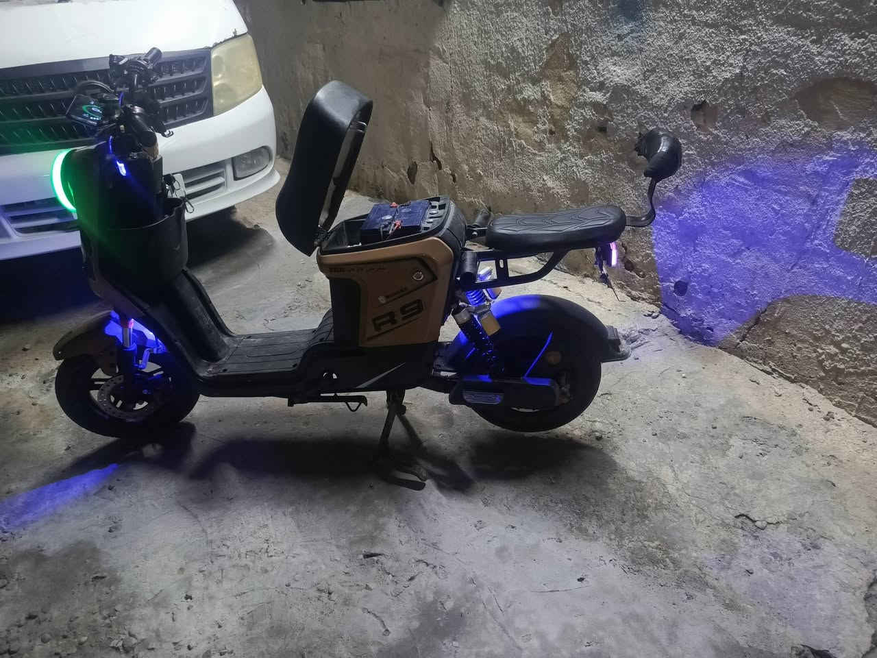السلام عليكم
دراجه شحن R9 للبيع

السعر 475 بيها مجال قليل حگ الجيه

مديل 2025 مكفوله من الطول للطول كلها على البلاد

السله الاماميه موجوده المرايات موجودات

ما بيها أي نقص

البطاريات 32 أمبير

العنوان نواب الضباط مقابيل مستشفى الفيحاء (مستشفه العسكري) 

((مكلف بلنشر))  هذا رقم صاحب الدراجه👇🏻

***********
