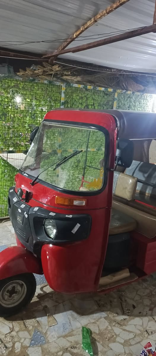 سلام عليكم تكتك موديل 18 اوراق اصليات ومكفولات مصبوغه عام تعمير كله جديد تكتك جاهزه وكلش حلوه 
ربع ماذب عليها  محرك مال 20 السعر 4 ملاين وبيها مجال 
العنوان نجف خان النص ***********
