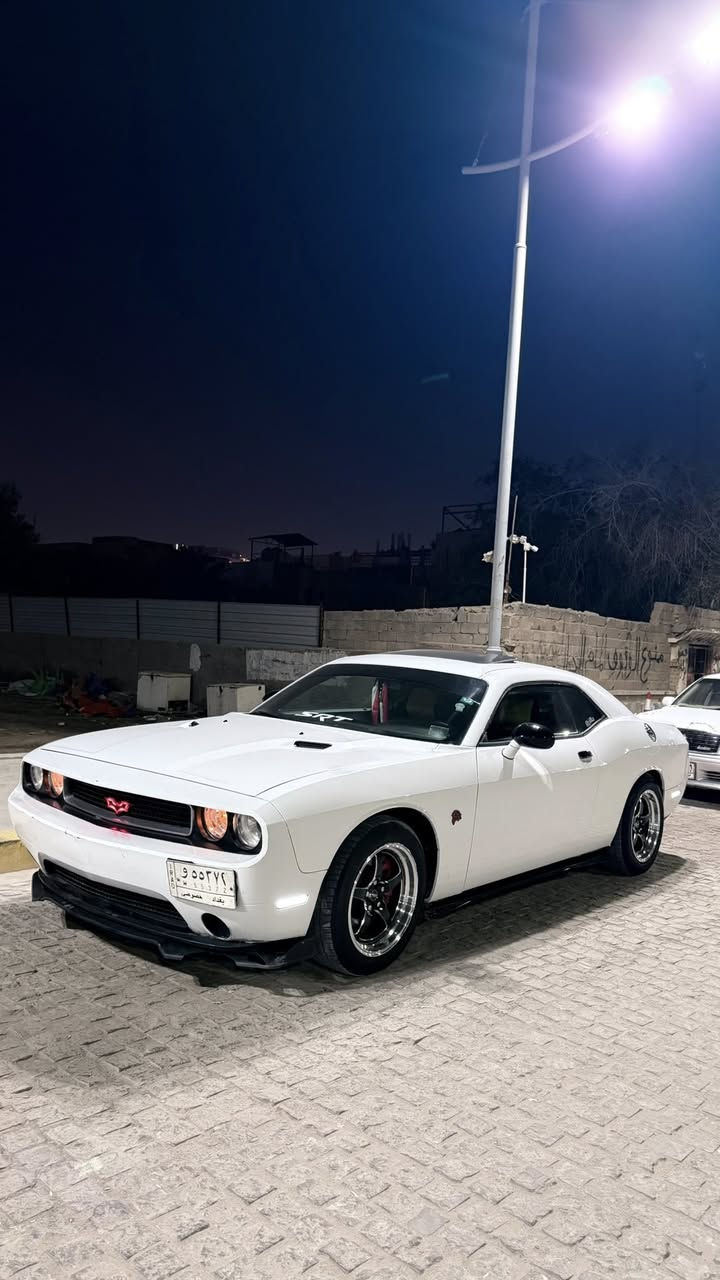 السلام عليكم للبيع جالنجر فول مواصفات 2014 لون ابيض رقم بغداد مشروع وطني راعيها بالبصره ويريد تحويل أسبوع واحد للتحويل فقط سياره طابه تقرير بدون اي عطل كفاله عامه ضربه وصبغ وتبديل وفتح بيها ملاحضات كلش بسيطه بالبدي رصعات مكينه 3600 نشطه وحلوه سياره فول مواصفات فتحه وكشنات حضن تشغيل عن بعد سياره كلش نظيفه وحلوه ونصبتها تخبل ويل ويلد اصلي لايتات زنون السياره بالواقع احلا من الصور تجي وتشوف بعينك مكينه وكير وتبريد وحداديه كفاله السعر 127 وبيها مجال قليل وهذا رقمي *********** مكاني بصره
