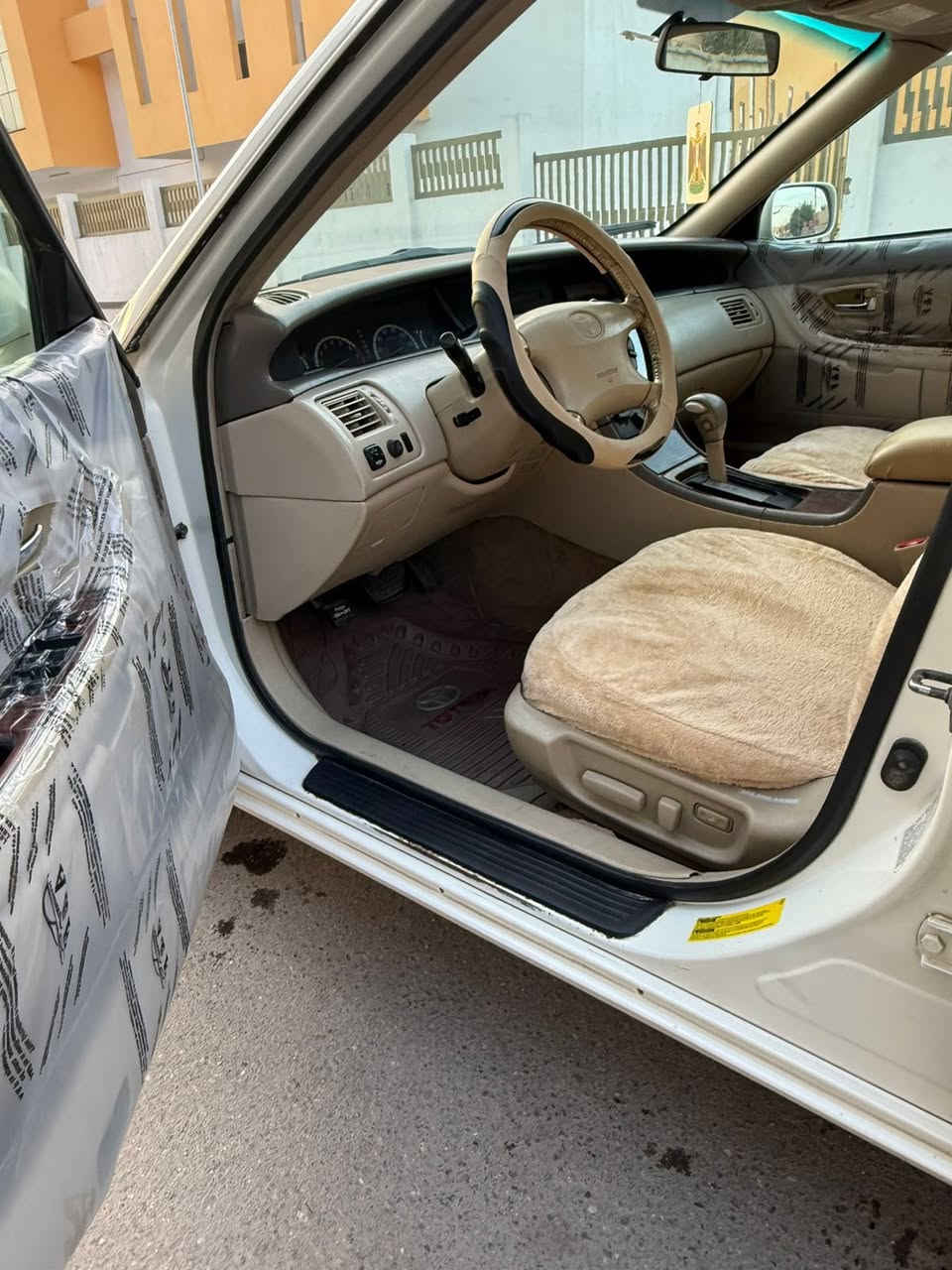 افلون موديل ٢٠٠٠ رقم بصره سنويه ل٢٨ سياره مكفوله من الضربه والتبديل والصبغ كفاله عامه گير مكينه حداديه تخم تاير تبريد شغال تحويل مباشر في اي وقت السعر ٩٥ رقم *********** العنوان بصره حي الخليج
