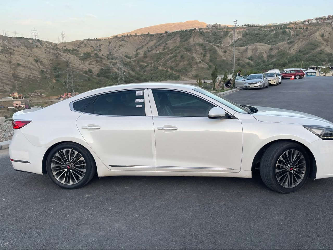 كادنزا موديل 2018

خليجي مكفول بدون قطرة صبغ عدا بارد جاملغ امامي   

مواصفاته :

كامرة دوارة 📷

حساسات امامي خلفي ✖️

 اشاير ترحيب بالمري 

تحديد مسار + تنبيه ‼️ تصادم + مثبت سرعة 

تحكمات ستيرن جهتين 

تحكم كشنات جهتين السائق و الراكب 

تبريد قطعتيين  خير من الله 

نظام ترحيب كامل عند الاقتراب من السيارة 

اضائة ليلية 

مانع انزلاق 

محرك 6 سلندر 3500

ثلاث وضعيات قيادة

السيارة ماشية 88000 KM 

 رقم إربيل دولي الجديد 

السيارة سنوية بأسمي شرط التحويل 

السعر  178 

المكان بغداد المنصور

*********** بغداد, العراق
