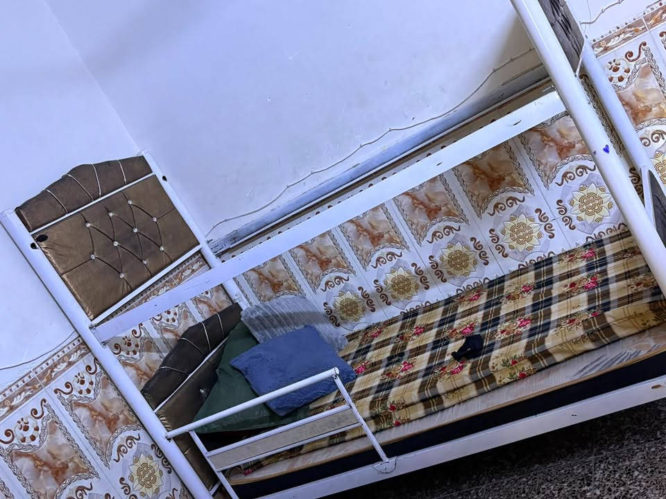 السلام عليكم غراض بيت مسخدمه وعندي تحويل لغير مكان الاسعار مذكوره
غرفة نوم تركي اخذتهة ٢٠ ورقه حالياً ٧٥٠ 

كاونتر اخذتة ٣٥٠ حالياً ٢٥٠ 

جرباية نفرين طابقين الطابق الثاني مكسور اخذتهة ١٦٠ حالياً ٧٥
ثلاجه ٧٥ 

غسالة Lgانفيرتر اخذتهة650حالياً ٣٠٠

ميز طعام اخذتة ١٨٠ حالياً ١٠٠

للاستفسار ***********
