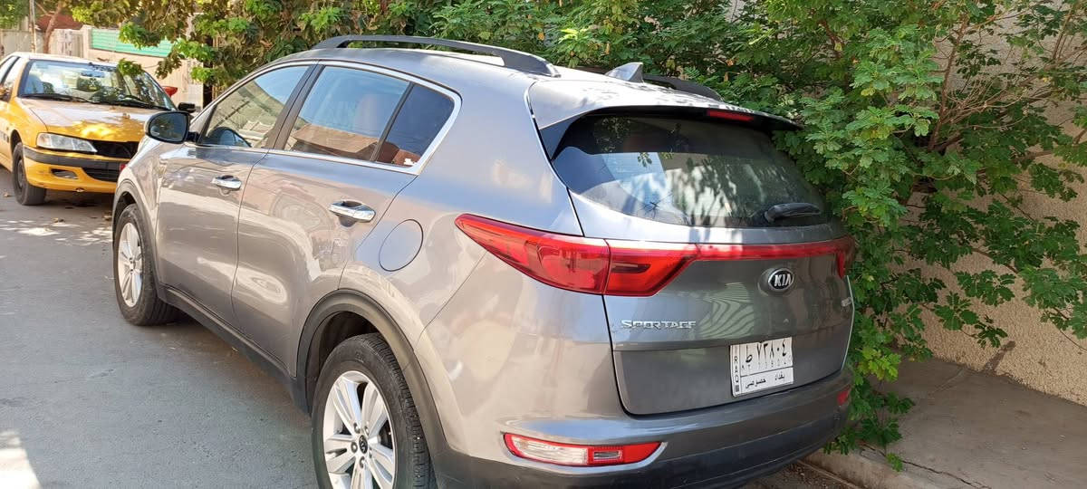 سبورتج ٢٠١٧ وارد امريكي حادثها موضح بالصورة جاملغ وباب وتم تصليحم مكفولة الكير والمحرك والشاصي واللغود والتبريد ومواصفاتها تبريد قطعتين تحكم استيرن جهتين مانع الانزلاق 
ابيها اشخوط في الدعاية وجراد بالبنيد والقمارة 
للبيع  ١٤٠ او المراوس


**إذا كنت صاحب هذا الإعلان وتريد حذفه لأي سبب، رجاءا أرسل رسالة إلى الدعم الفني**