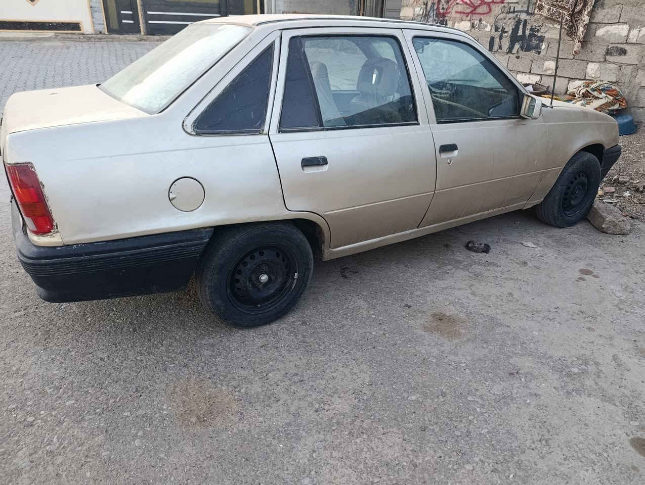 السلام عليكم كاديت نضيف كير ومحرك شرط صبغ عام دفتر بانزين بيها رقم كركوك مشروع وطني بيع سريع الشراي يتصل ***********
