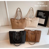 ❣️جــديــد  الانسه ❣️  حقيبه (جامعيه ) حجم كبير  مختومه من داخل جلد سو...