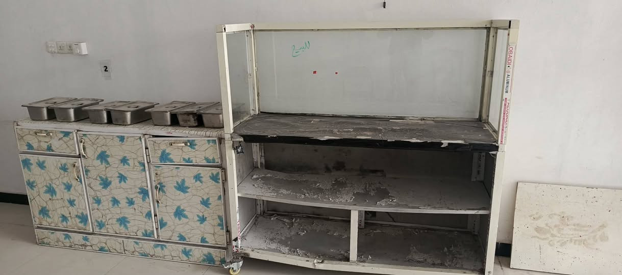 سـلام عليكم غراض مطعم نظيفه
شوايه كباب مع ماطوره شغاله ونضيفه قفل بدون عمله 150

  الميز 75

والكامنتر 75

الكراسي  عدد 10 بـ.  10.000

جام خانه واجهيه مال محل  العرض 4 الارتفاع 3.ونص استعمال شهر نضيفه 

مكان كربلاء قرب أمن الداخلي 
الرقم ***********
