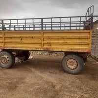 الرمادي • شاحنة • للبيع