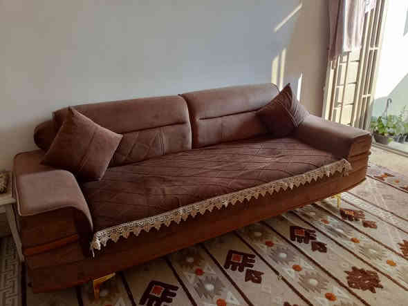 السلام عليكم تخم 8مقاعد تركي نظام سرير نظيف جدا سعرة ٤٥٠ قفل
زولية بوهيمي تركي ٤في٣ استعمال موسم واحد سعرها ٦٥
طبلة مع ميز بلازمة سعرهم ٧٥ 
مكاني بغداد واتساب ***********
