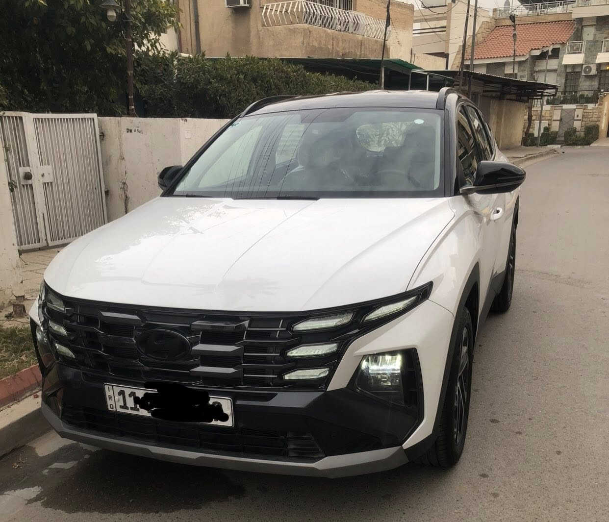 توسان خليجي ٢٠٢٥ خليجي استلام الشركة الاولى وعلى ايدي من الشركة بأسمي فوول مواصفات ام الضمان ماشية 🟢١٣ 🟢 الف حقيقي السعر ٢٣٩ وبيها مجال شي  
مكقليل حك الجية 
🔴السيارة مكفولة كفالة عامة من كل شي بعدها بوضع الشركة وتبديل دهن شركة ومسوي صيانة كاملة حتى دهنامبدل قبل يومين 🔸 شاشة متصل 
صندوك كهرباء 🔸مقاعد امامية كهرباء 🔸مقاعد امامية تبريد وتدفئة 🔸ويل ١٩ المرغوب 🔸بصمة تشغيل وابواب وتشغيل عن بعد 🔸هند بريك بصمة ومانع انزلاق 🔸اوتو هولد ونزول منحدرات 🔸سبير الشركة ما نازل والمتلوكات والعدة والبصمة الاحتياط كلهن بوضع الشركة🔸الجام يصعد بالبصمة وكاميرات عدد ٢  مكاني بغداد الاعظمية ***********
