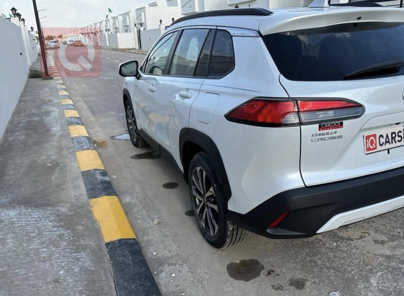 كورولا كروس 2023 للبيع  
(وارد أمريكي - فئة XLE)  

📍 المكان: محافظة الديوانية
🔷 موديل: 2023  
🔷 المسافة المقطوعة: 45 ألف ميل  
🔷 المحرك: 2.0 لتر - 4 سلندر بنزين اقتصادي وقوي  
🔷 نظام الدفع: أمامي (FWD)  
🔷 وارد: أمريكي  

🤍 لون السيارة: أبيض صدفي  
🔷 فئة المواصفات: XLE  

🔐 تشغيل بصمة + تشغيل عن بعد  
📡 رادار أمامي + نظام التحذير من الاصطدام  
📷 كاميرا دوّارة
📱 شاشة عرض وسطية مع نظام خرائط / Apple CarPlay  
🪑 مقاعد جلد  
🎨 لون الداخلية: رصاصي  
🔥 تدفئة مقاعد  
🧑‍✈️ مقعد السائق تحكم كهربائي  
🚪 باب خلفي كهربائي (Trunk)  
🔌 3 منافذ شحن Type-C  
👥 5 مقاعد مريحة  
🎛️ تحكم ستيرن  
🚗 مثبت سرعة  
🛣️ نظام المحافظة على المسار  
⚠️ تنبيه قبل التصادم  
🛑 سايد بريك إلكتروني Auto 
🔴 اوتو هولد 
🤩 رقم لوحة مميز 🤩
📌 ملاحظة:  
السيارة نظيفه و كلشي بيها جاهز حادثها دعاميه امامي فقط  

💰 السعر: 235 قابل للتفاوض
السعر اذا معاجبك لا تعلق و احتفظ بمعلوماتك لنفسك 😊


**إذا كنت صاحب هذا الإعلان وتريد حذفه لأي سبب، رجاءا أرسل رسالة إلى الدعم الفني**