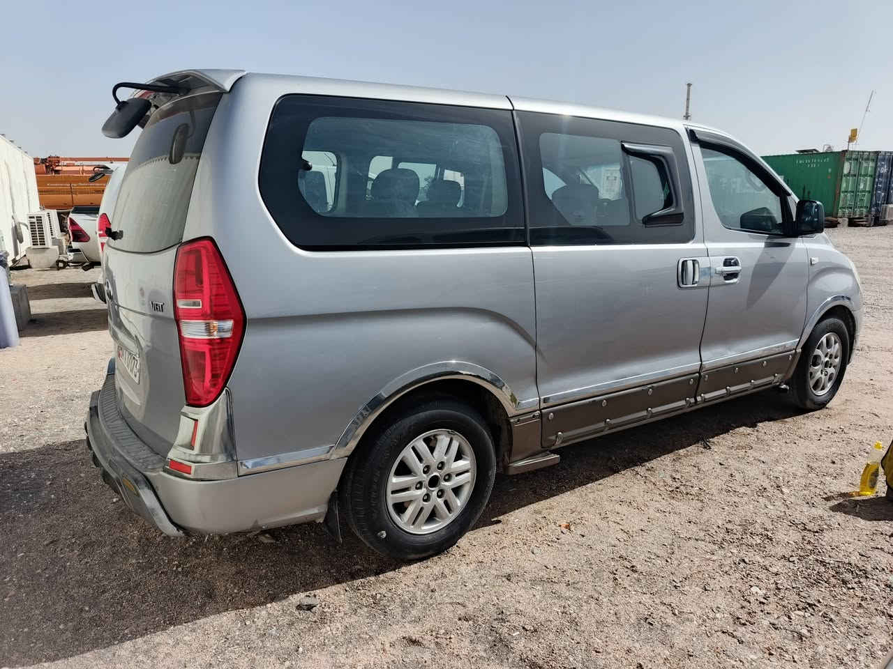 السلام عليكم ستاركس 17 اصل رقم وسنويه جديد سنويه 2030 تنتهي سياره حلوه حداده نص عمر مكينه وكير سبلاين 7 لاتبخير ولا تنقيص تبريد كهربائيات كله شغال مكاني بصره كرمه علي / سعرها 215 وبيه مجال / ***********
