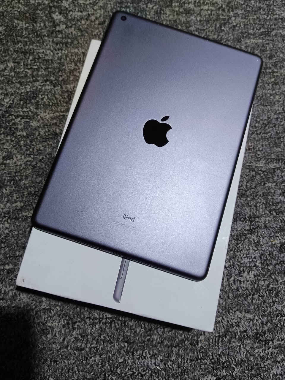 ايباد 9 ذاكره 64 كفاله من فتح وعطل وكامل ملحقات فقط نسو رمز الحساب الايكلود وفتحنا بلحاسبه لاغير وكامل مكمل حته بطاقة حساب ويا سعر 210 وبي مجال ويا هم بوبجي بي ***********
