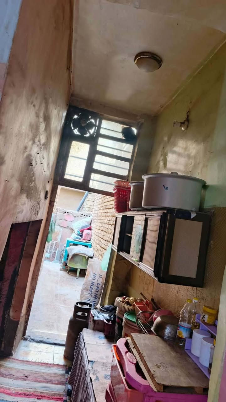 سلام عليكم
بيت للبيع طابو صرف 

مساحه ٢٠٠م 

مكانه فتاحيه شارع المركز 
قريب عله مدرسه المجد

 بناء طابقين 
الأول طابوك
 الثاني فرمستون 

يتكون الأول من ديوانيه ومطبخ وصاله وغرفتين وصحيات

الطابق الثاني غرفتين وصاله وصحيات بيت مرتب وكلش حلو وعالي عن الشارع
👇👇
سعره [١٢٠] ومجاله قليل 

.... انسخ او صور المنشور من تدخل تراسل وبخدمتكم
...
لاستفسار مراسلة الحساب أو الاتصال على الرقم

***********
