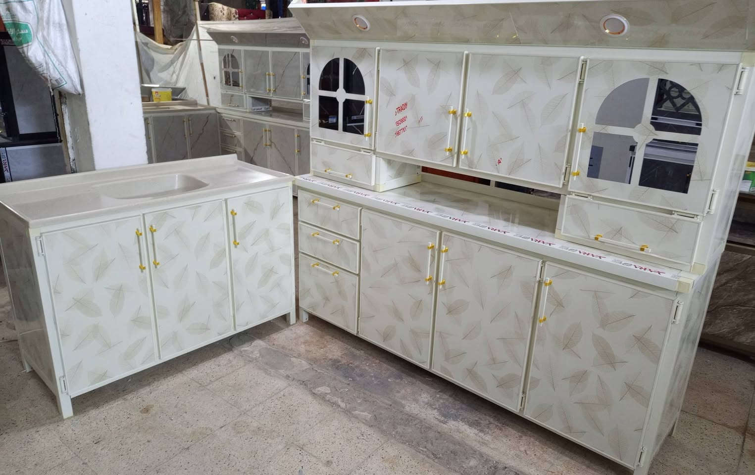 مستعد لشراء الكاونترات ومستعد لمعارضة الكاونترات المستعمله بالكاونترات الجديده .
متاح .كاونترات جديده قياس السنك متر و30 سم وقياس الملحق مترين وقياس الارضي مترين .شغل توصي يختلف عن الموجود بالسوق .السعر 375 الف .العنوان قادسيه 2 قرب جامع ذياب العراقي 
***********
***********
متوفر واتساب ويوجد خدمة توصيل
