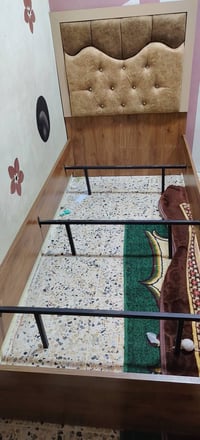 للبيع تخت نفر واحد تركي عدد اثنين للاتصال 07511876433