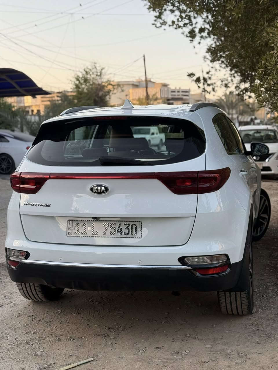 السلام عليكم عندي سبورتج 2020 خليجي السيارة مكفولة من الصبغ والضرر باستثناء بعض الملاحظات البسيطة، ماشية 88 الف، هزة جديدة
مكان السيارة بغداد الدورة 
للأستفسار : ***********
