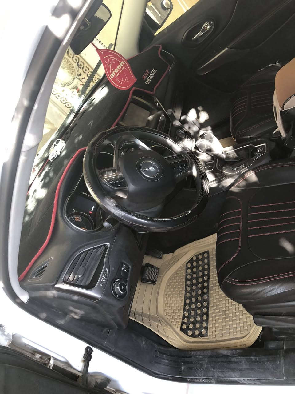 سلام عليكم.
سياره جيب شيروكي بزون موديل2019

سياره اصوليه بسمي سعر150بيه مجال 

تفاصيل ***********
