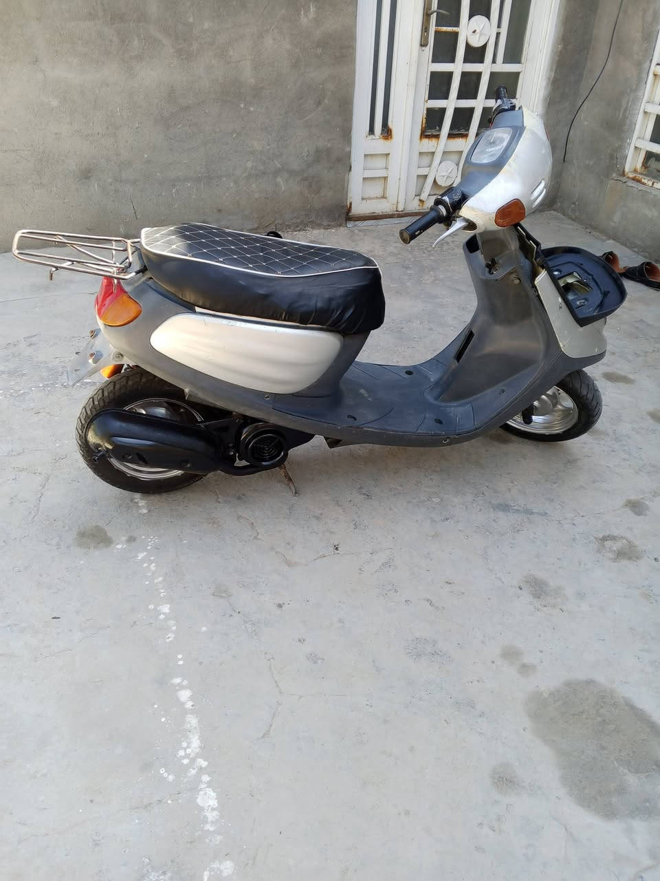 السلام عليكم دراجه منغولي للبيع مكينه مفتوحه تجفيت جديد وكابريتر جديده دك 60 وبيه ونه بصيطه بلكسن  السعر 175وبيه مجال مكاني كربلاء طويريج قرب محطه جوهره كربلاء للاتصال ***********
