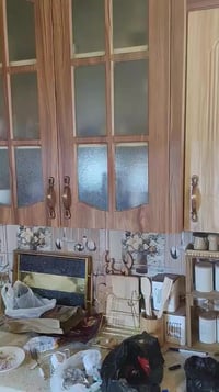 كاونتر حجر والالمنيوم مشتري قبل4اشهر مليونين وربع واريده 500 077380515...