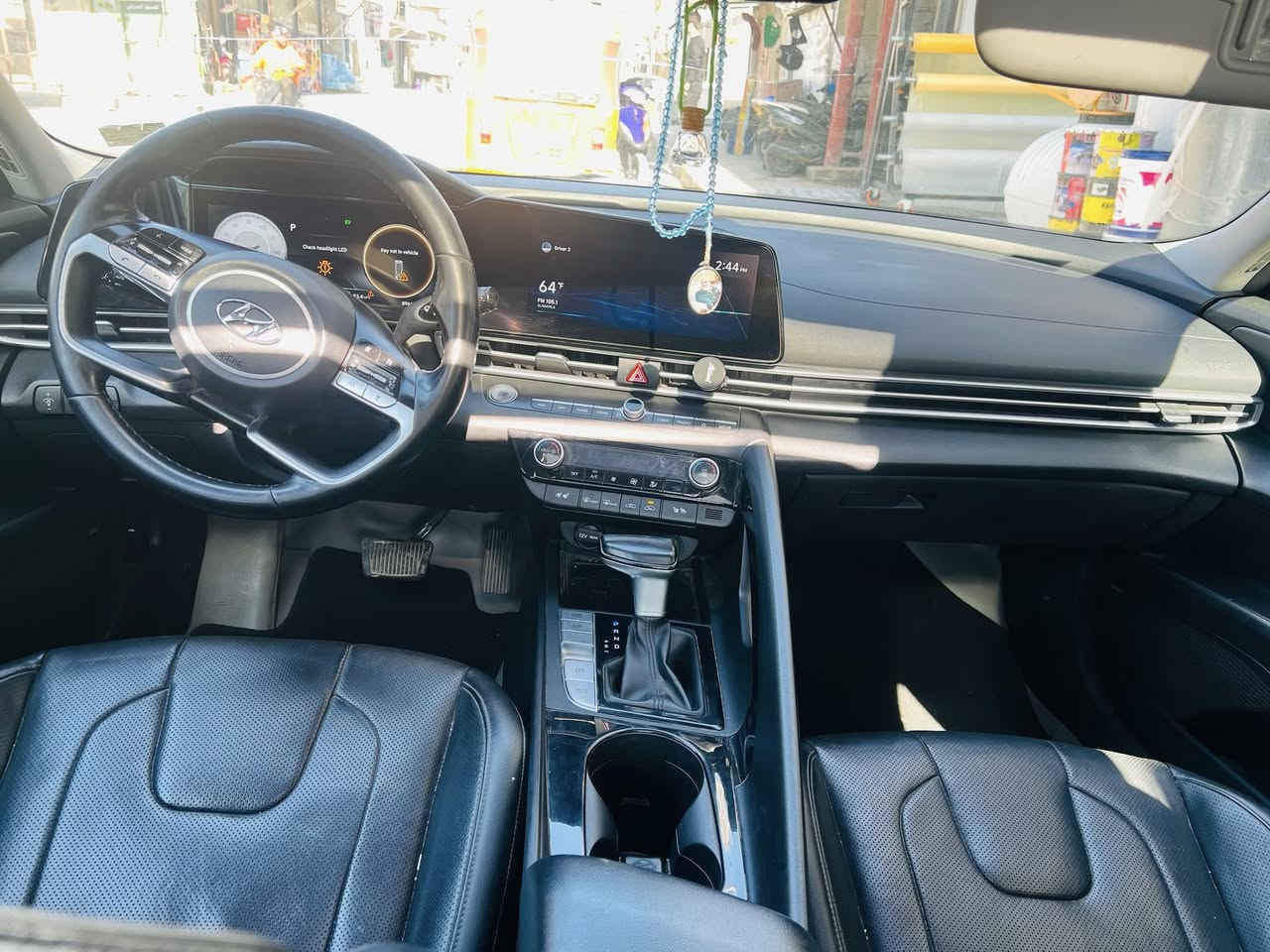 سلام عليكم 
هاي سياره كامله بمعنى الكلمه سياره جديده 
فول مواصفات للخير للخير يراد ساعه اذا اعدد مواصفاتها.  رقم بغداد تحويل ثاني يوم مصفره غرامات جناي النترا يعرف شنو limited ￼ سياره مكانه بم الكبر يم مرطبات باندا سياره عارضيها 148 وبيه مجال قليل ما يعجبك السعر فلوسك عندك وسياره عدنه متوازين على بيعتها عدنه ضرف الله يجفيكم الشر 
📞***********
