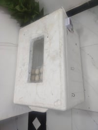 فقاسة ١٠٠ بيضة • تقليب يدوي • تحكم حرارة ورطوبة