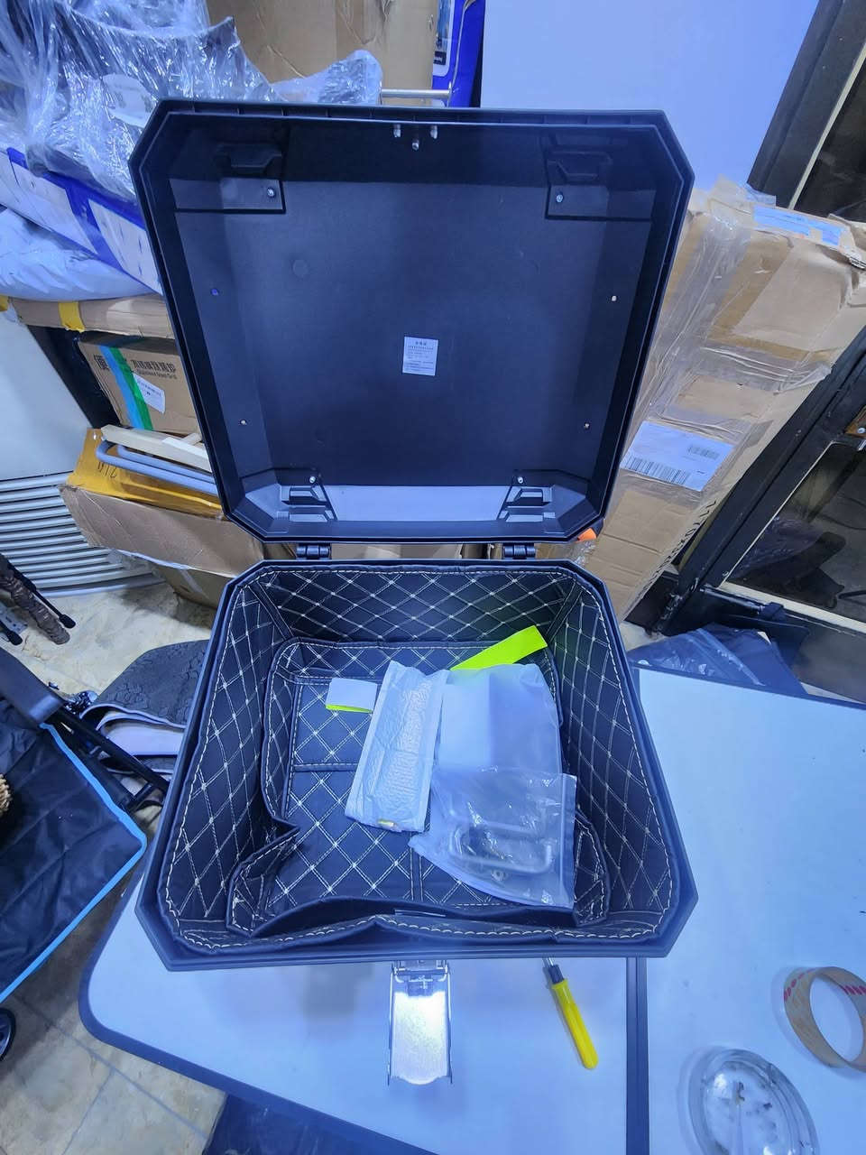 جنطه او صندوق دراجه بلاستك قياس عرض ٤٤ ارتفاع ٣٣ نزال ٣٧كلش ضخم رقمي *********** عنواني بغداد
