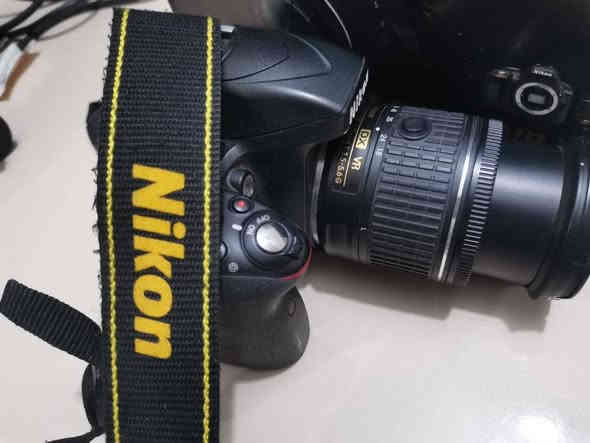كاميرا نيكون D3300 بالكارتون جديدة مستعملة قليل جدا 
لنز 18-55 مع ملحقاتها حقيبة وشاحنة وبطارية وحزام
مكاني النجف الأشرف 
هاتف *********** بيه واتساب
