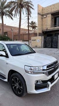 لاند كروز موديل 2021. VXS ماشيه 42Km سياره جديده مكفوله كفاله عامه سون...