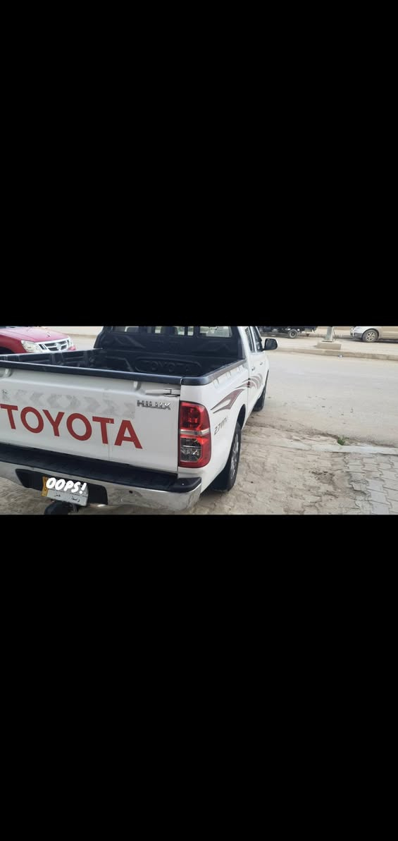 سلام عليكم تيوتا هايلوكس للبيع موديل 2014 مكفوله كفاله عامه شرط السونار 

رقم واسط الجديد  فابلون قماره وبنيد 

 بلادي تبريد ثلج كهربائيات كله شغاله حساسات خلفيه شاشه لمس كامره على البك

 تخم تاير جديد كير عادي محرك مامفتوح بلادي كير محرك حداديه مكفولات سنويه مجدده 2028 

 كلش جديده بمعنى الكلمه تحويل مباشر لاتصال على الرقم ***********مكان السياره الديوانية. 

((ملاحظة ترهم مراوس ب اقل منها ))
