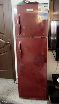 ثلاجة ١٢قدم • نظيفة جداً • القادسية